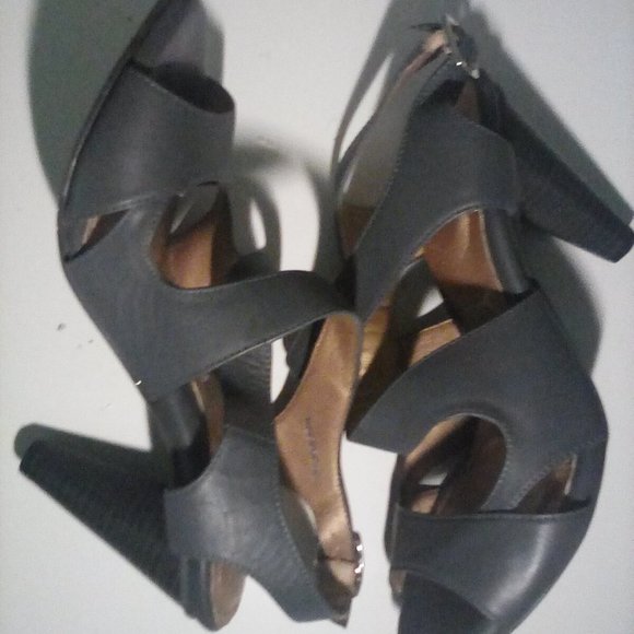 YOU by Crocs gray heels - Picture 2 of 3